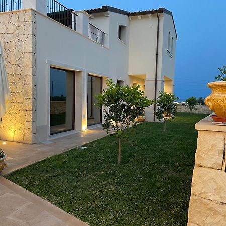 Villa Carmiano Luxury Bedrooms In Avola In The Province Of Syracuse With Spa And Swimming Pool And Wonderful Seaview Kültér fotó