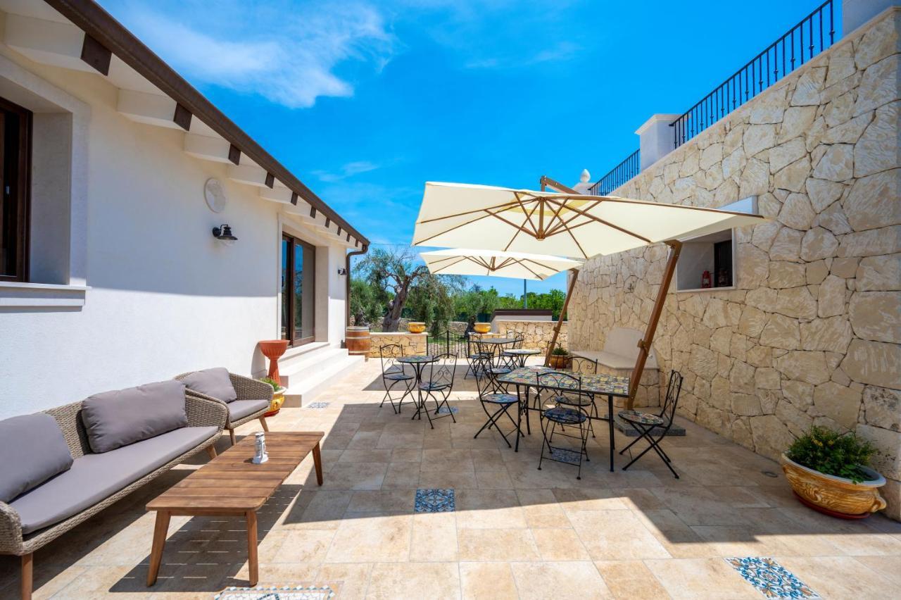 Villa Carmiano Luxury Bedrooms In Avola In The Province Of Syracuse With Spa And Swimming Pool And Wonderful Seaview Kültér fotó