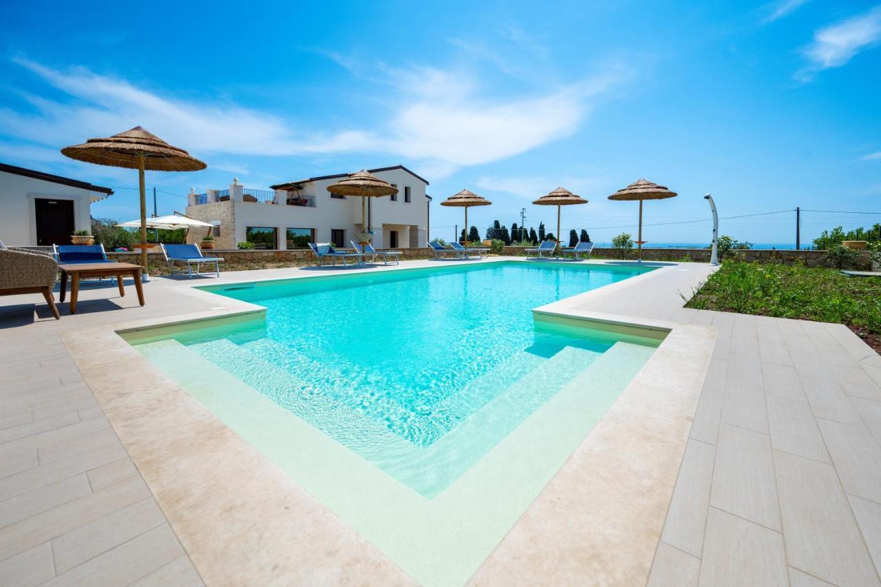 Villa Carmiano Luxury Bedrooms In Avola In The Province Of Syracuse With Spa And Swimming Pool And Wonderful Seaview Kültér fotó