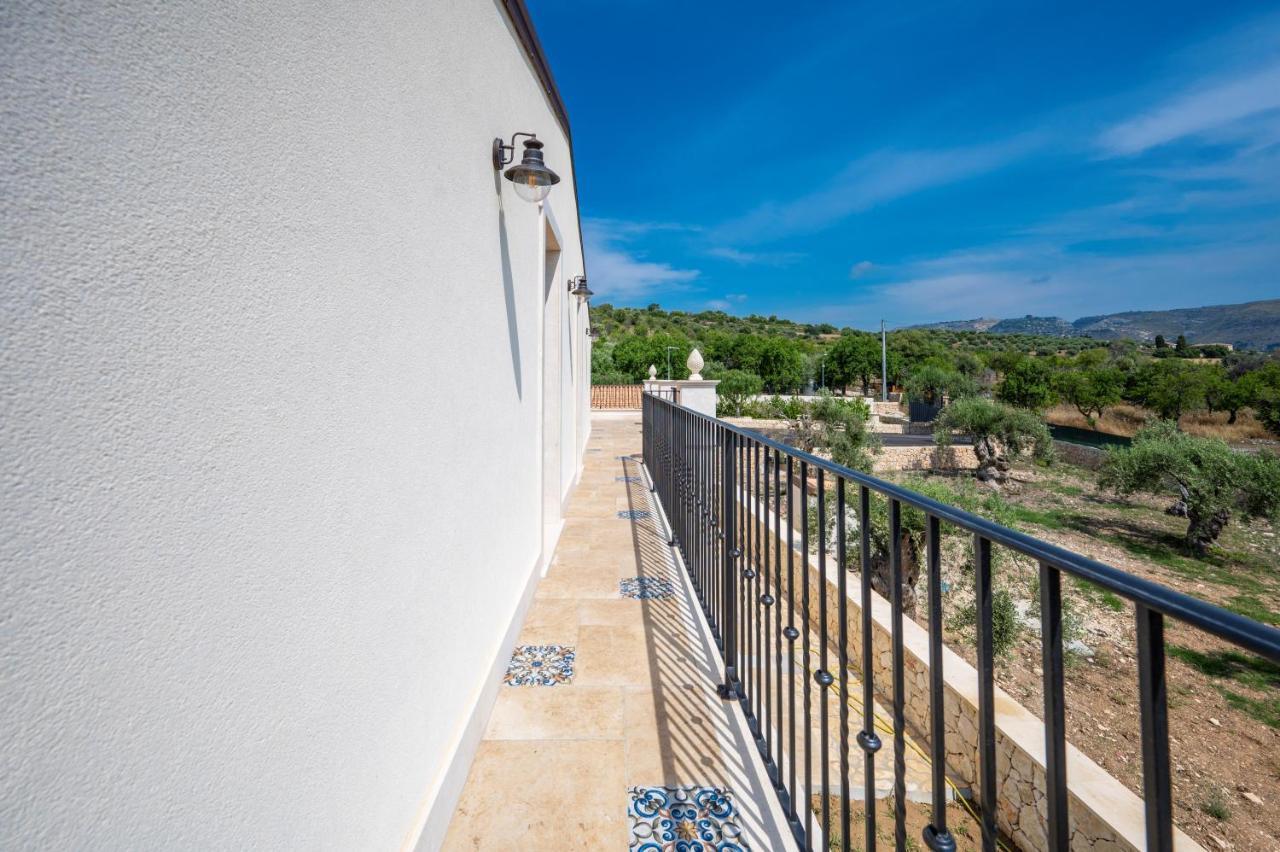 Villa Carmiano Luxury Bedrooms In Avola In The Province Of Syracuse With Spa And Swimming Pool And Wonderful Seaview Kültér fotó