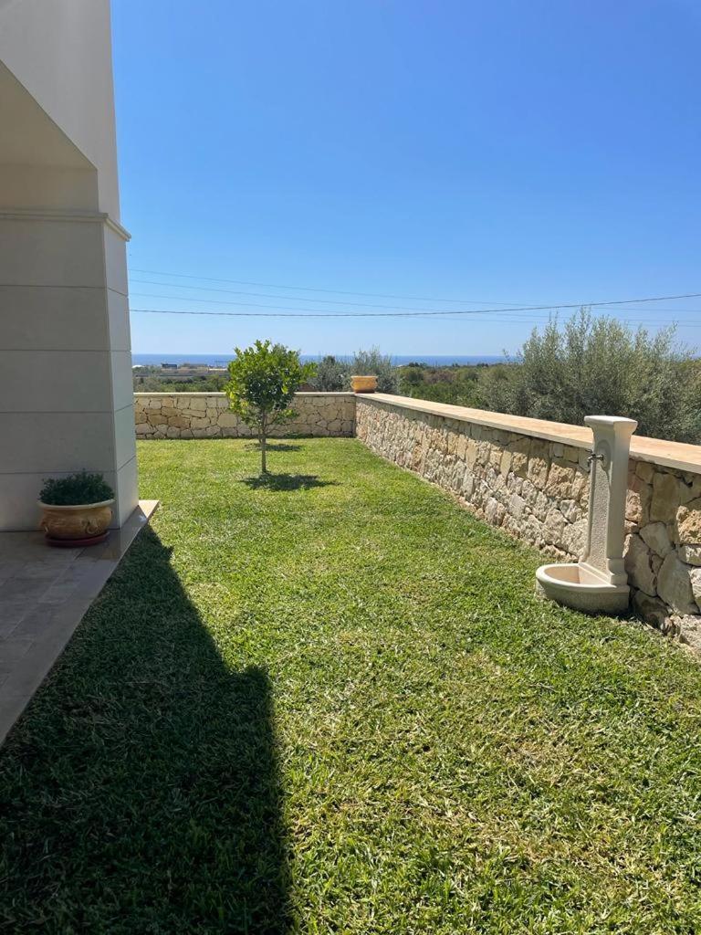 Villa Carmiano Luxury Bedrooms In Avola In The Province Of Syracuse With Spa And Swimming Pool And Wonderful Seaview Kültér fotó