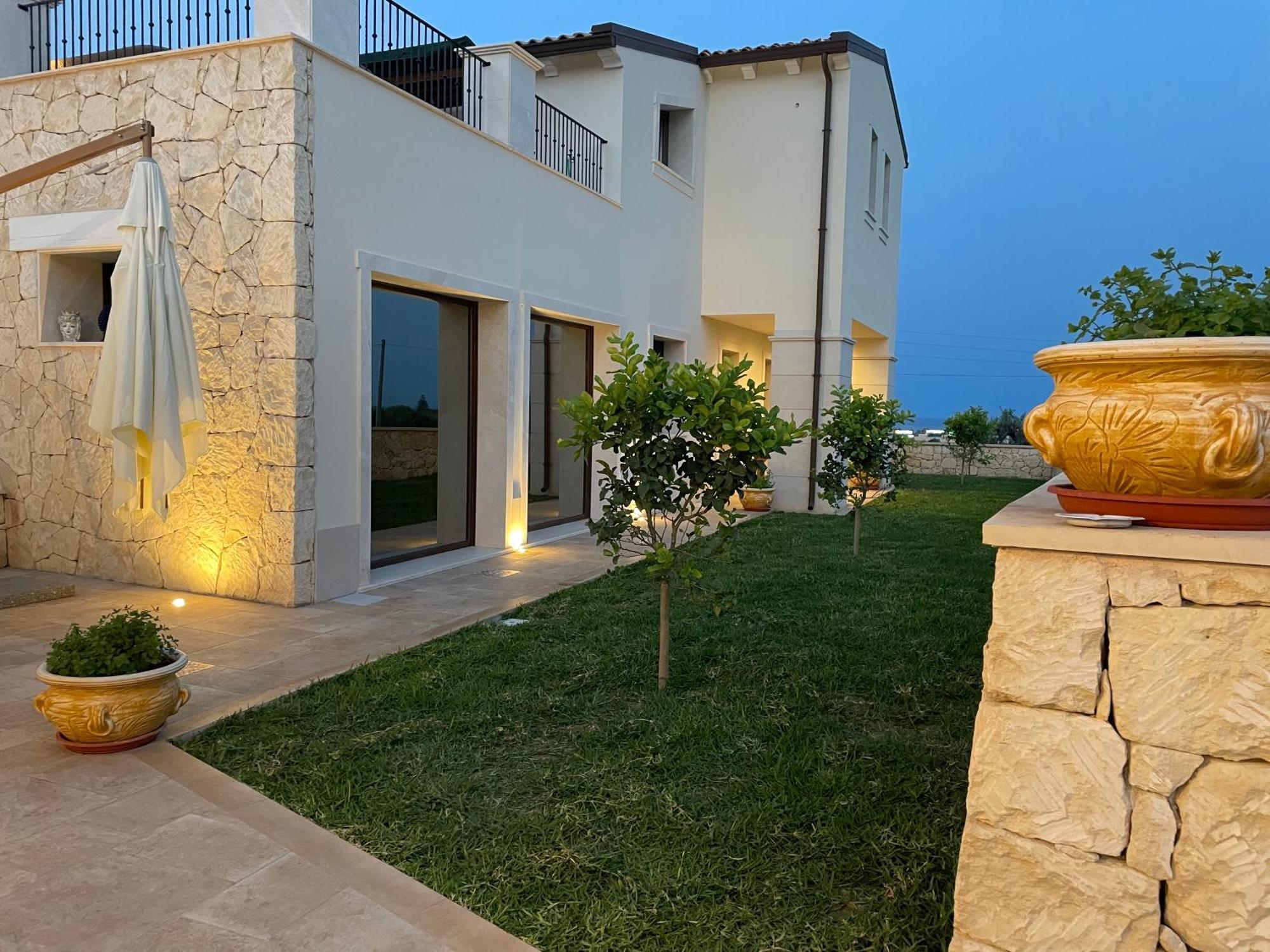 Villa Carmiano Luxury Bedrooms In Avola In The Province Of Syracuse With Spa And Swimming Pool And Wonderful Seaview Kültér fotó